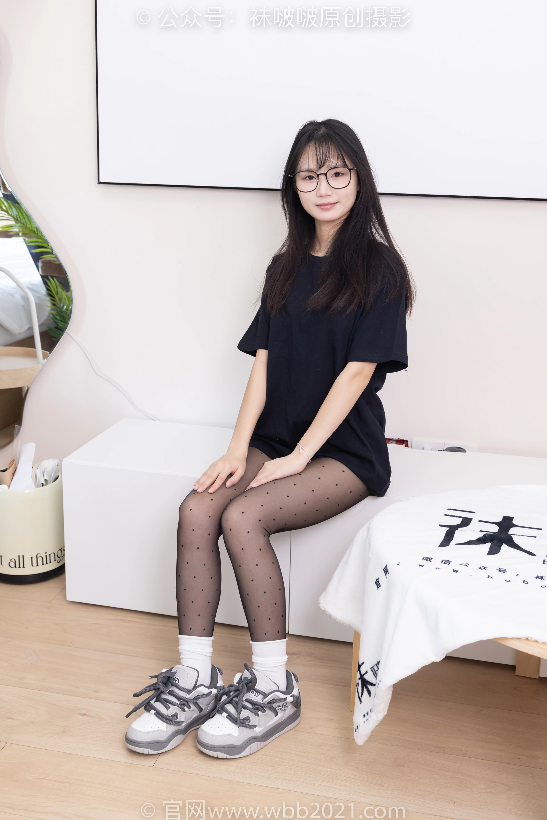 [BoBoSocks袜啵啵] NO.418 甜甜圈-板鞋、白棉袜、波点黑丝（脚尖透明款）（花絮版） 0
